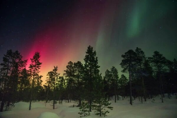 Smartphone Photography Northern Lights Red Tones 1024x683